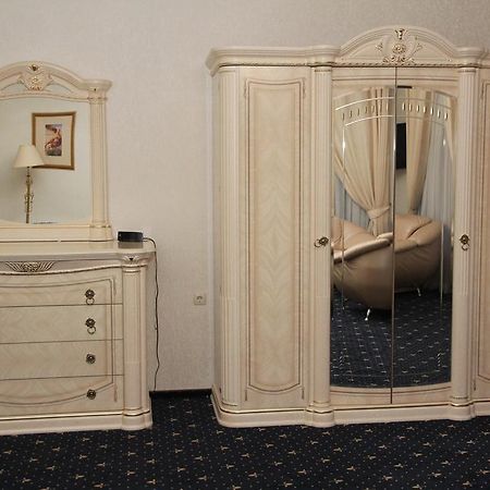 Kleopatra Vip Hotel Kamjanets-Podilskyi Eksteriør billede