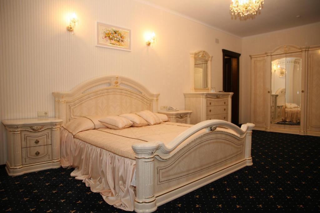 Kleopatra Vip Hotel Kamjanets-Podilskyi Værelse billede