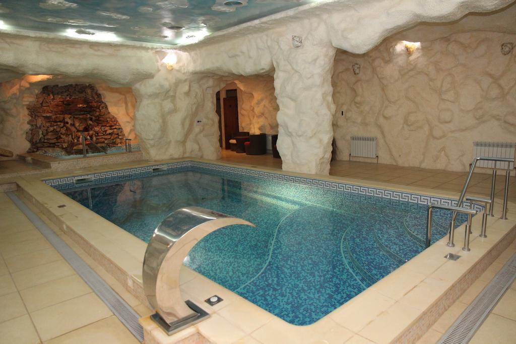 Kleopatra Vip Hotel Kamjanets-Podilskyi Eksteriør billede