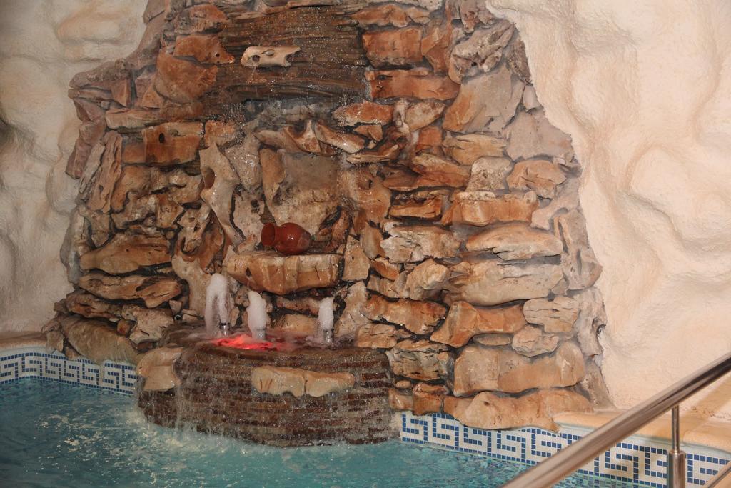 Kleopatra Vip Hotel Kamjanets-Podilskyi Eksteriør billede