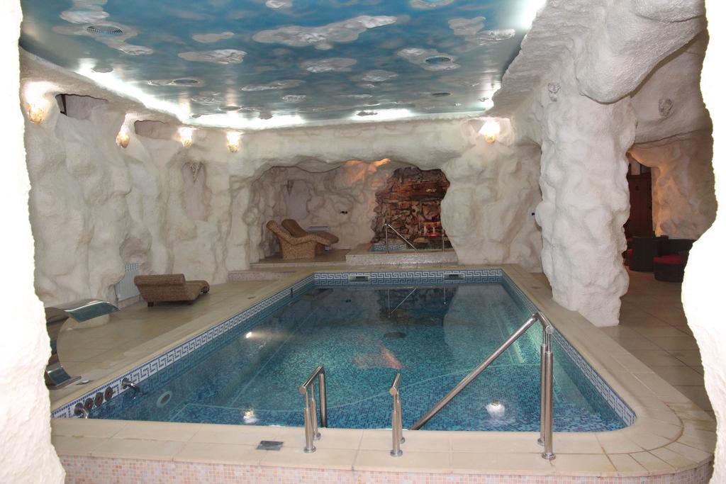 Kleopatra Vip Hotel Kamjanets-Podilskyi Eksteriør billede