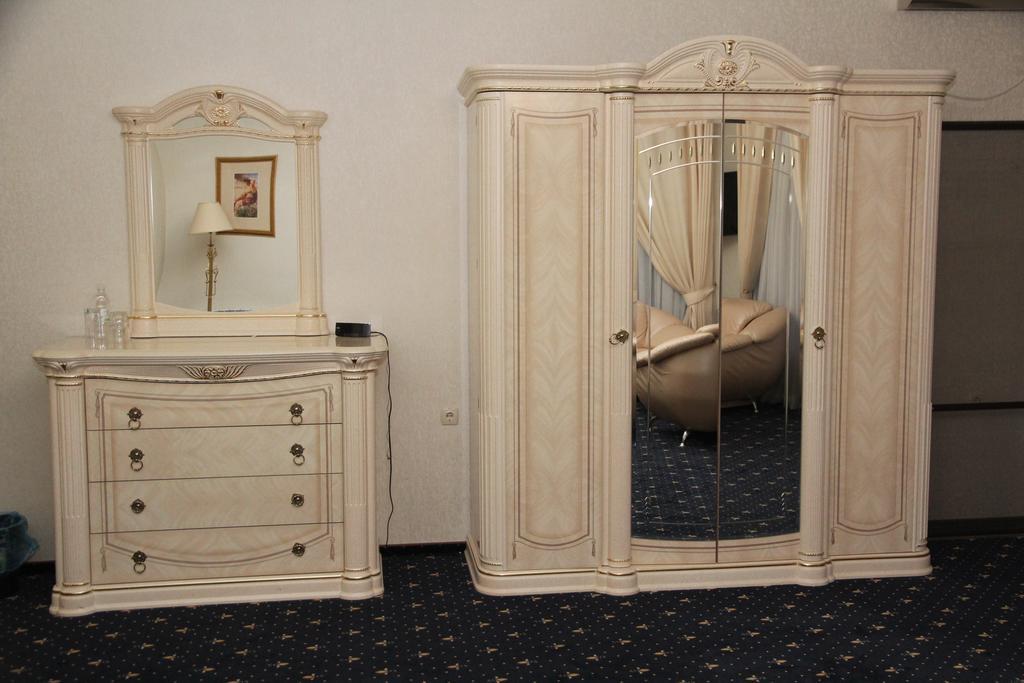 Kleopatra Vip Hotel Kamjanets-Podilskyi Eksteriør billede