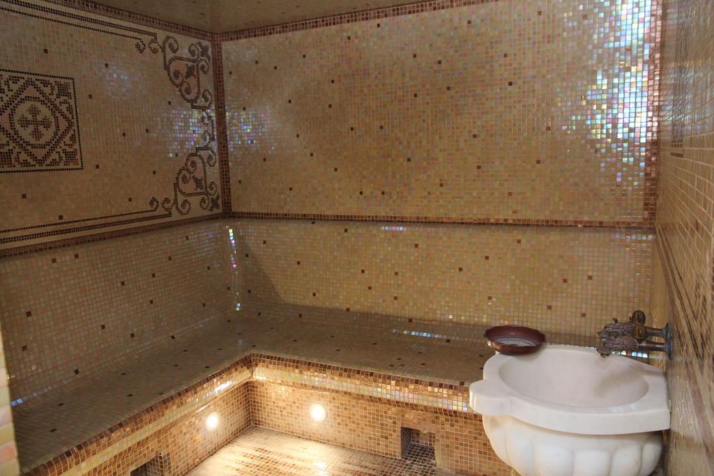 Kleopatra Vip Hotel Kamjanets-Podilskyi Eksteriør billede